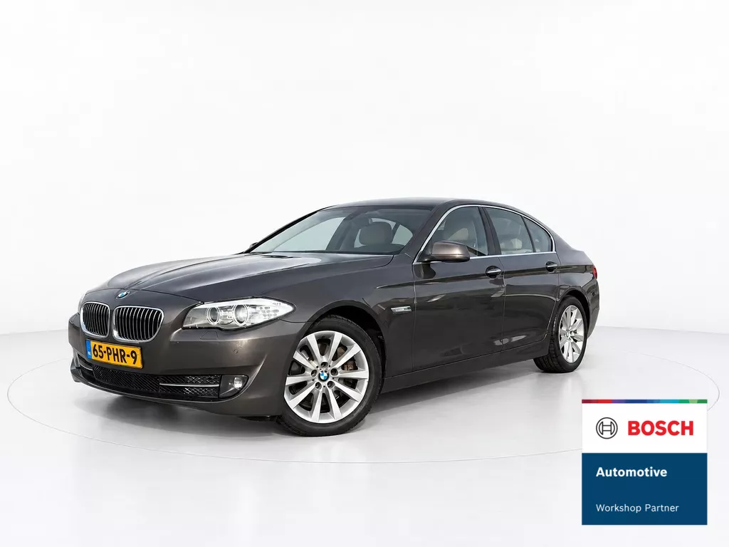 BMW 5-serie 528i High Executive CAMERA - LEER - STOELVERWARMING