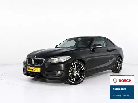 BMW 2-serie Coup&eacute; 220i Business HARMAN/KARDON - STOELVERWARMING - NAVI